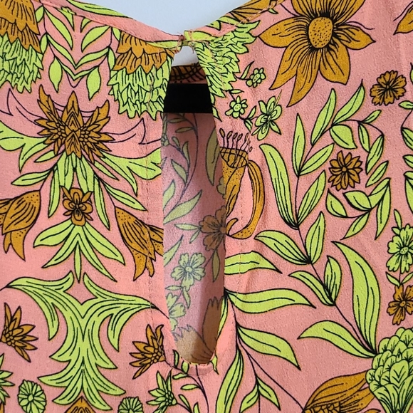 New! H&M Floral Tee - Picture 4 of 6